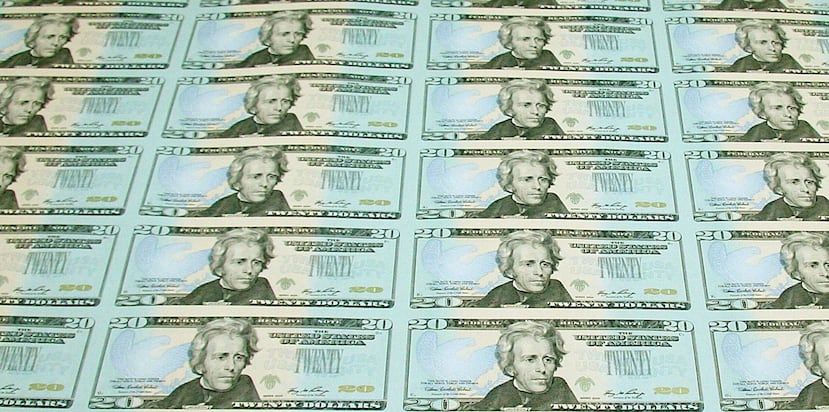 La víctima, en vez de llamar a la Policía, acudió a varios bancos para retirar el dinero. (Archivo / GFR Media)