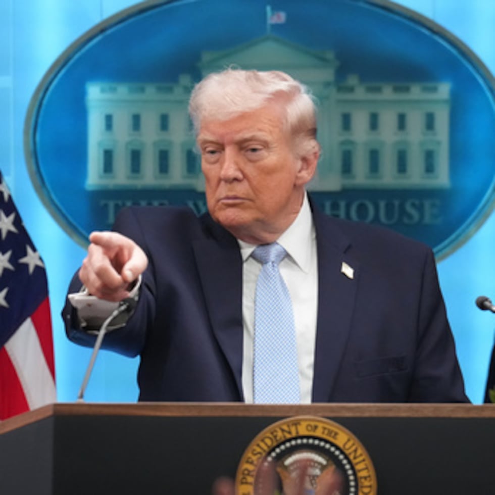 La amenaza de Trump era tan amplia que parecía no tener en cuenta el daño a los civiles, lo que llevó a los demócratas en el Congreso, algunos funcionarios de las Naciones Unidas y estudiosos del derecho militar a decir que tales ataques violarían el derecho internacional.