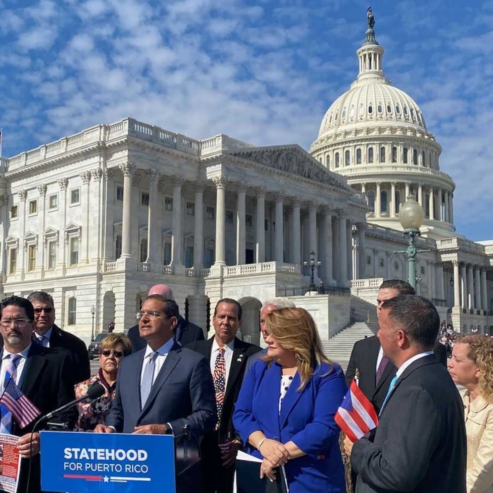 Esto no es cuestión de ir con banderines a Washington y tocar las puertas de los miembros del Congreso para un “photo-opportunity”. Hace falta un discurso coherente y convincente que valide nuestro derecho a la igualdad ante nuestros conciudadanos de los cincuenta estados de la Unión, escribe Orlando Parga.