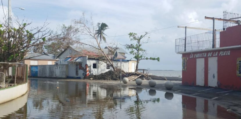 La inundación fue tal que todavía ayer en la tarde había varios pies de agua acumulada en las calles de estas comunidades costeras. (michelle.estrada@gfrmedia.com)