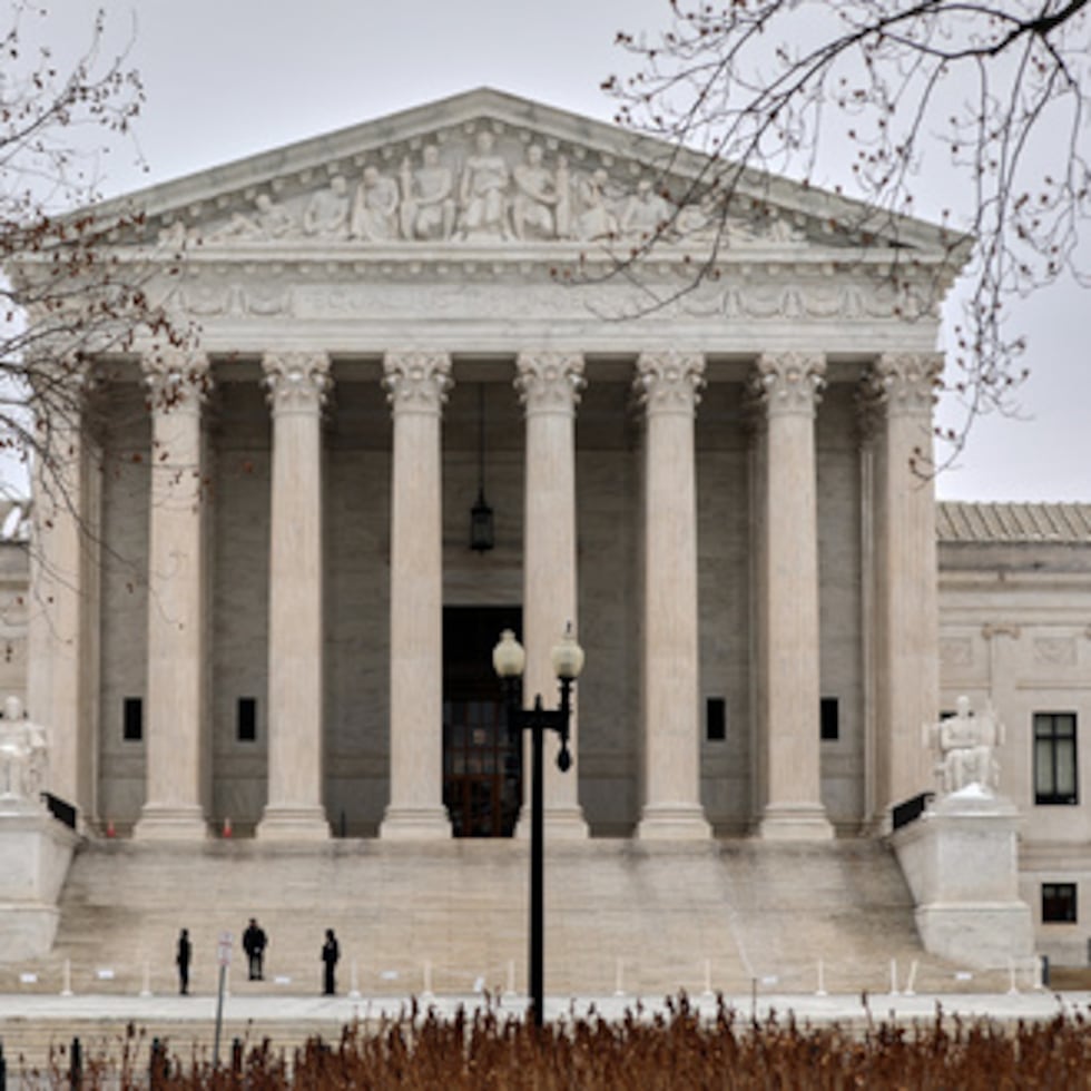 ARCHIVO - El Tribunal Supremo es fotografiado, el 6 de febrero de 2026, en Washington. (AP Photo/Rahmat Gul, Archivo)