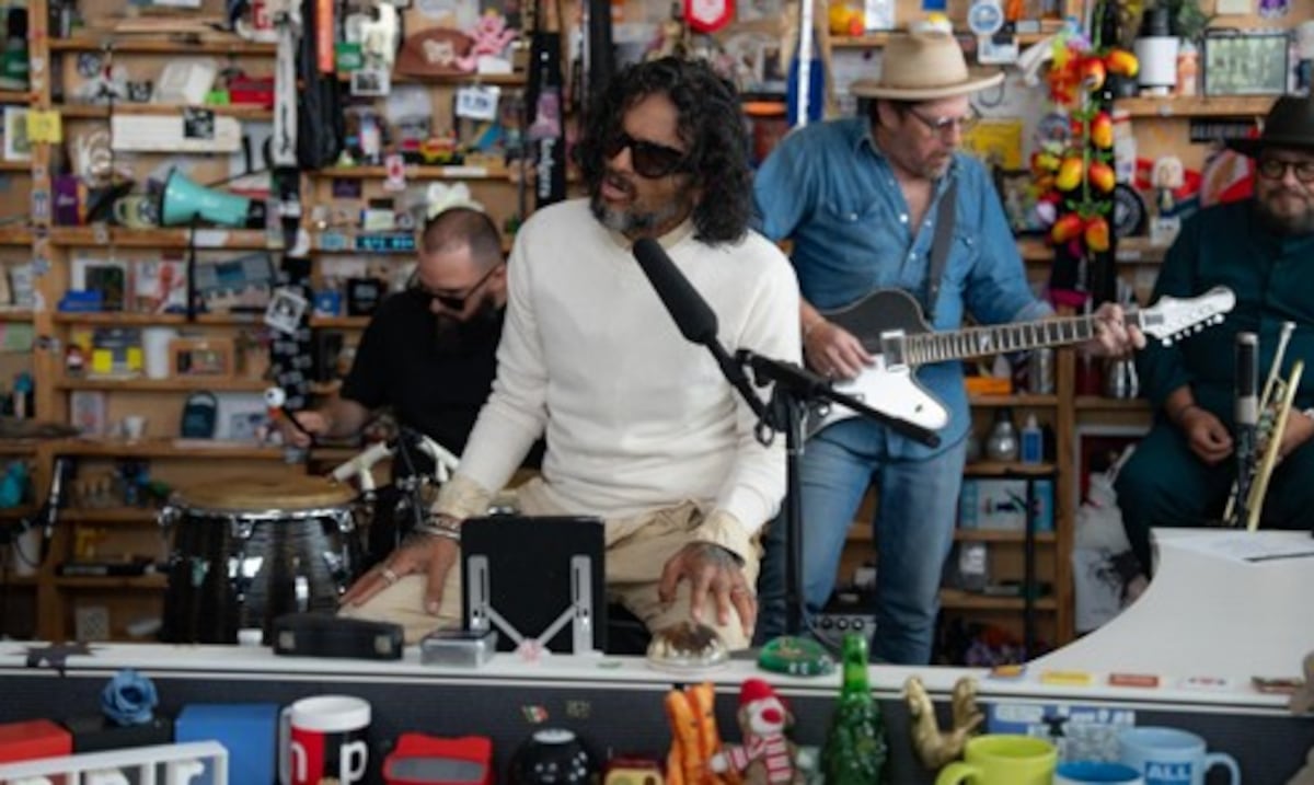 Draco Rosa se presenta en el Tiny Desk de NPR durante el Mes de la Herencia Hispana