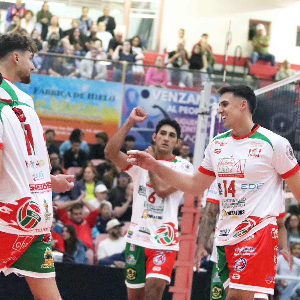 Los Caribes superaron en tres sets a los Plataneros de Corozal.
