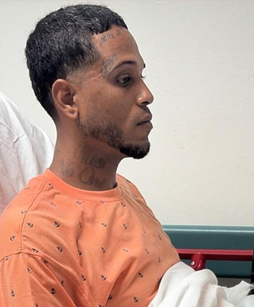 El prófugo fue identificado como Edwin de Jesús Torres, de 35 años, quien posee dos órdenes de arresto vigentes.