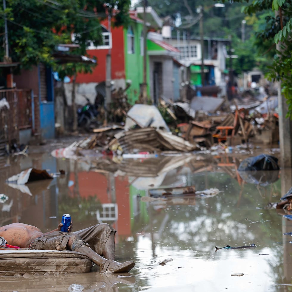 Cientos de familias resultaron afectadas por las inundaciones en los estados de Veracruz, Puebla e Hidalgo, que dejaron al menos 83 muertos en octubre, según cifras oficiales. El gobierno destinó un apoyo económico para los damnificados por unos US $3,800 para casos de pérdida total. En la imagen, Álamo, Veracruz