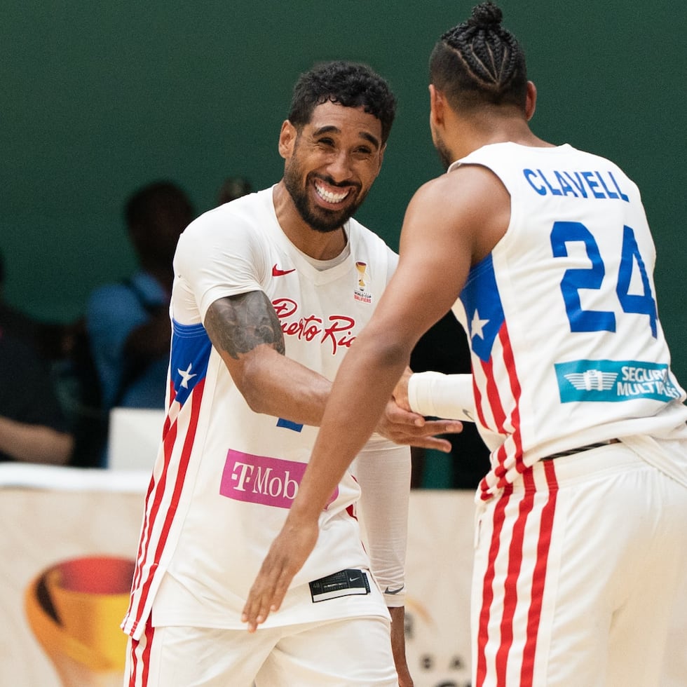 Jezreel De Jesús y Gian Clavell se saludan durante una concentración anterior. Ambos volverían a la Selección Nacional de cara a la segunda ronda de las ventanas clasificatorias.