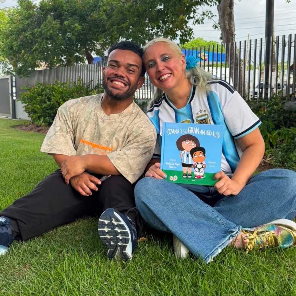 La autora de los libros de Ozana, Wanda San Miguel, junto a Luis Galán.