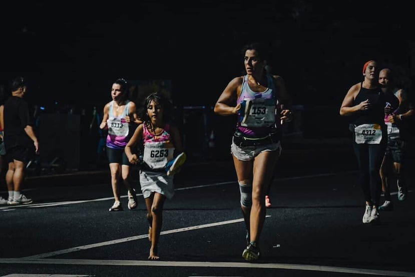 Hadasha Martínez junto a su hija de nueve años en el Lola Challenge.