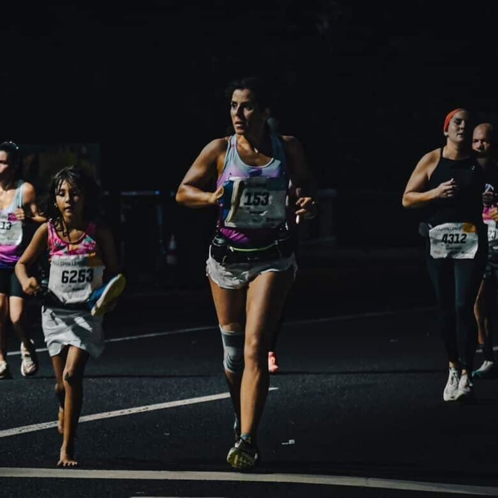 Hadasha Martínez, a la derecha, junto a su hija de nueve años en la acción del Lola Challenge.