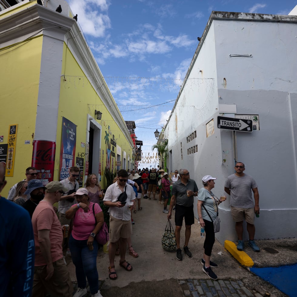 Los aguaceros breves podrían reducir la visibilidad de forma momentánea y ocasionar acumulaciones en la carretera.