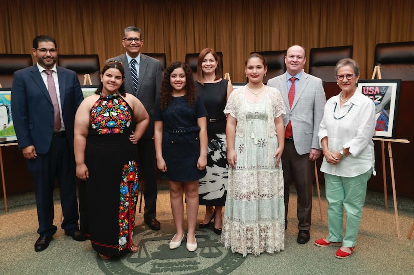 A la actividad, asistieron jueces asociados y familiares del grupo galardonado.