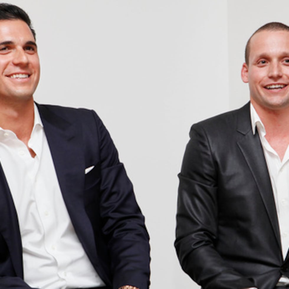 ARCHIVO - Oren y Tal Alexander hablan en un panel en el evento Rockstars of Real Estate, el 3 de septiembre de 2013 en Nueva York. (Foto de Amy Sussman/Invision for DETAILS Magazine/AP Images, Archivo)