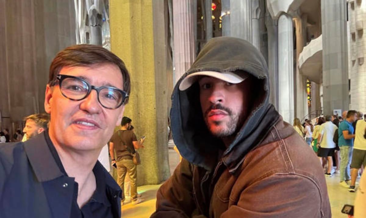 Presidente del Gobierno catalán publica un “selfie” con Bad Bunny en la Sagrada Familia