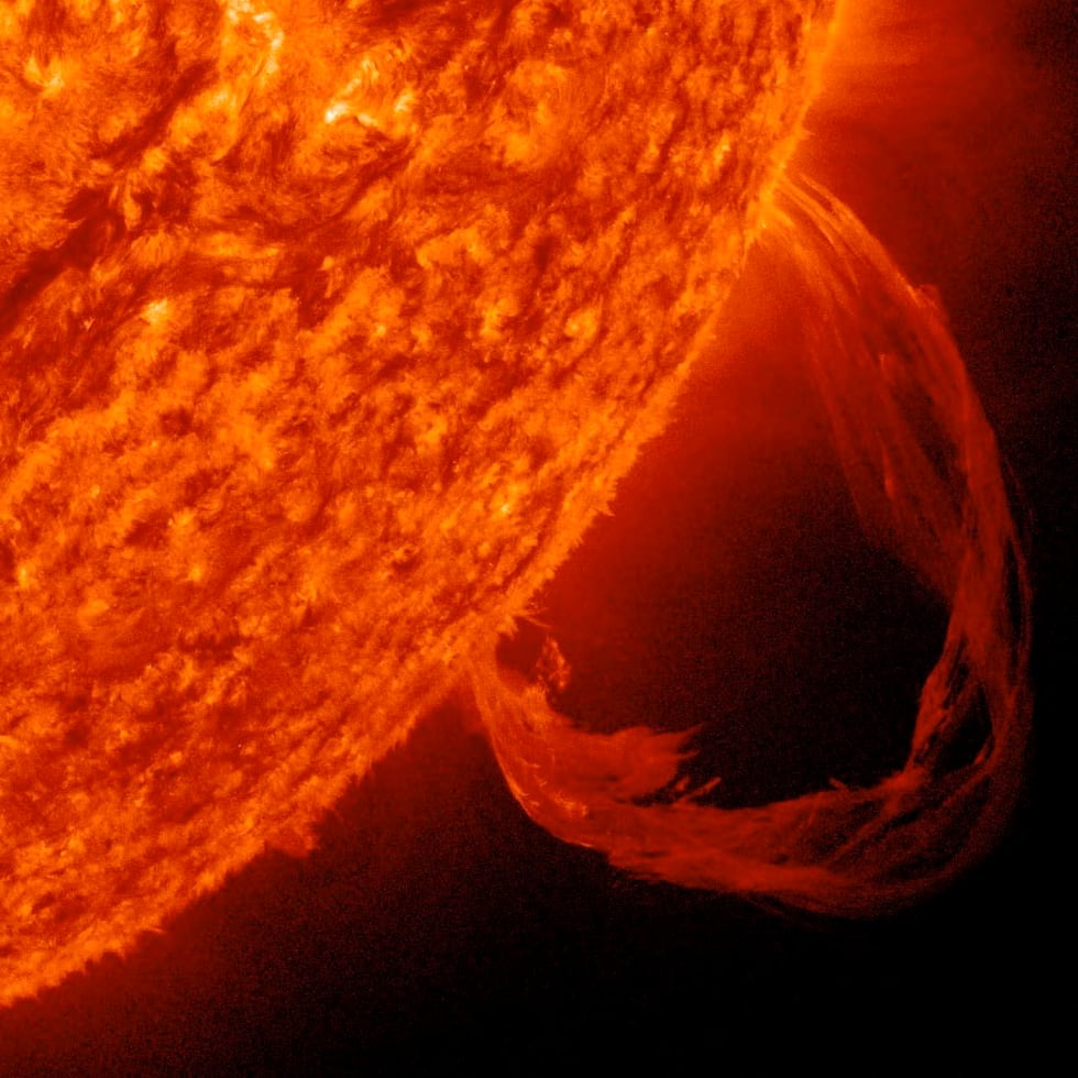 Imagen de archivo facilitada por la NASA el 14 de junio del 2013 de una de las tres erupciones colosales que el Sol registró. EFE / NASA / Archivo