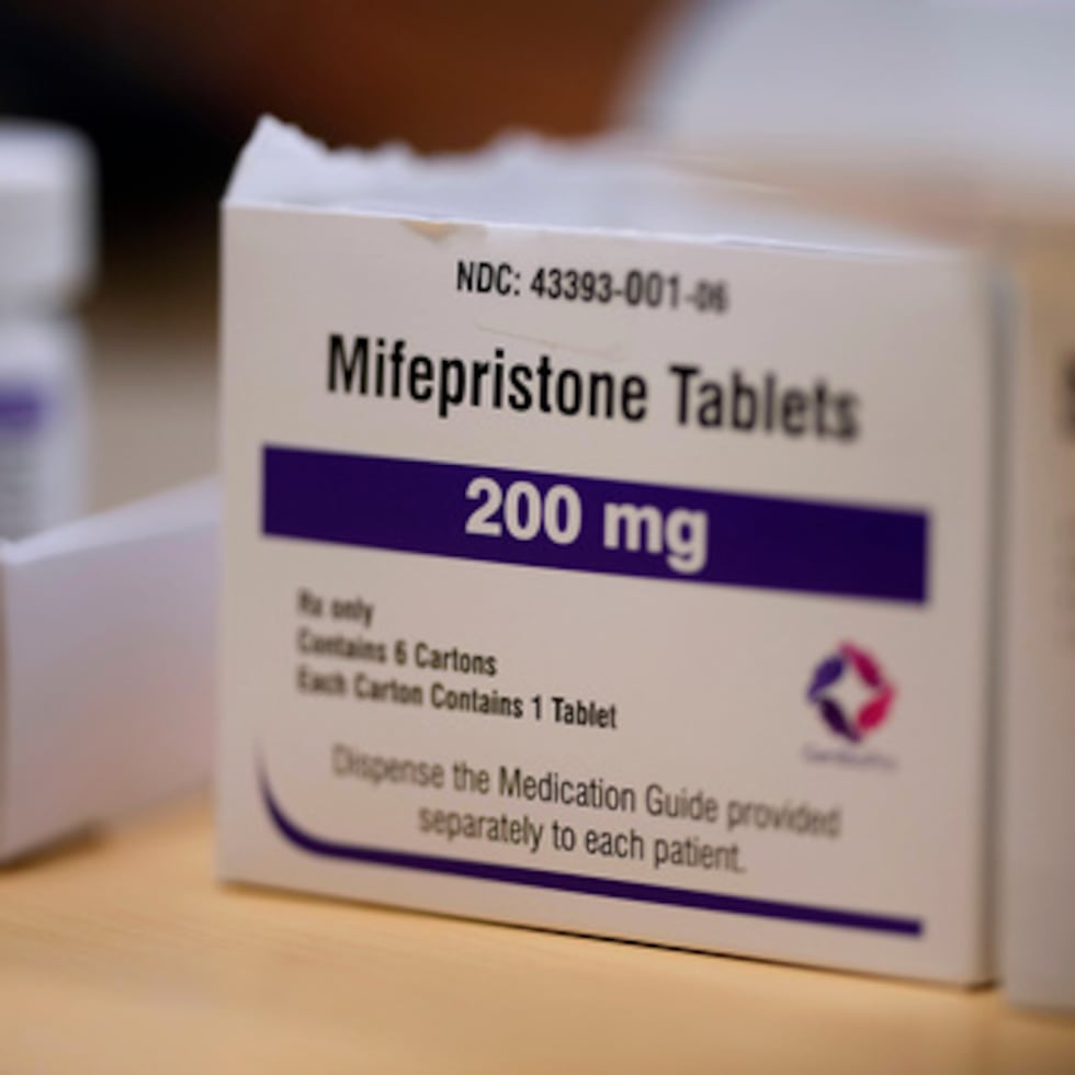 La mayoría de los abortos en Estados Unidos se obtienen mediante medicamentos, normalmente una combinación de mifepristona y un segundo fármaco, el misoprostol.