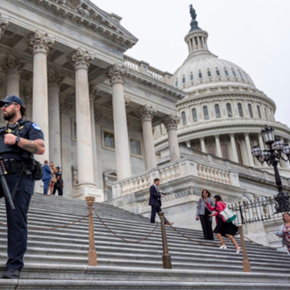 Lo que queda al descubierto, más allá de una confrontación internacional, es el deterioro de dos funciones esenciales del sistema democrático estadounidense: la capacidad del Congreso para reflejar la voluntad del electorado y su responsabilidad de actuar como freno institucional frente a la presidencia, sostiene José Eligio Sanabria.