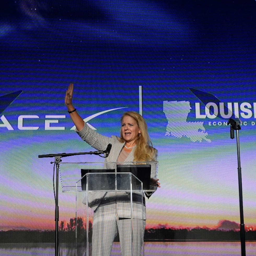 La presidenta y directora de operaciones de SpaceX, Gwynne Shotwell, habla durante un evento en el que se anunció un acuerdo para construir un nuevo puerto espacial de SpaceX en Luisiana, el martes 25 de agosto de 2026, en Abbeville, Luisiana.