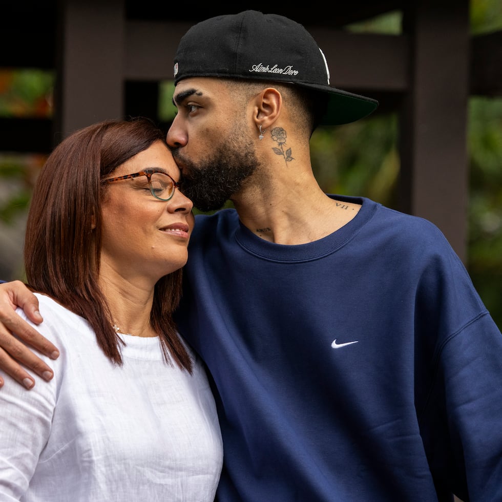 Jay Wheeler junto a su madre, Sherly Martínez.