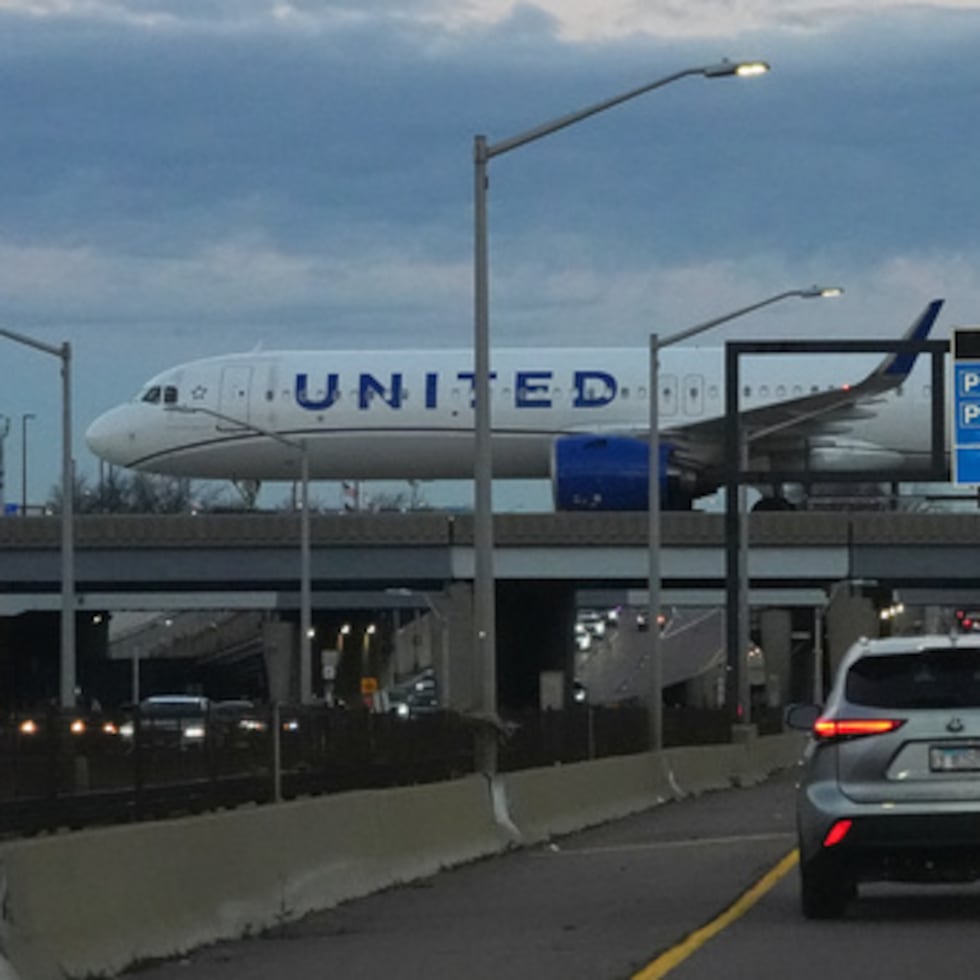 Vuelo de United Airlines llega al aeropuerto O'Hare en Chicago.