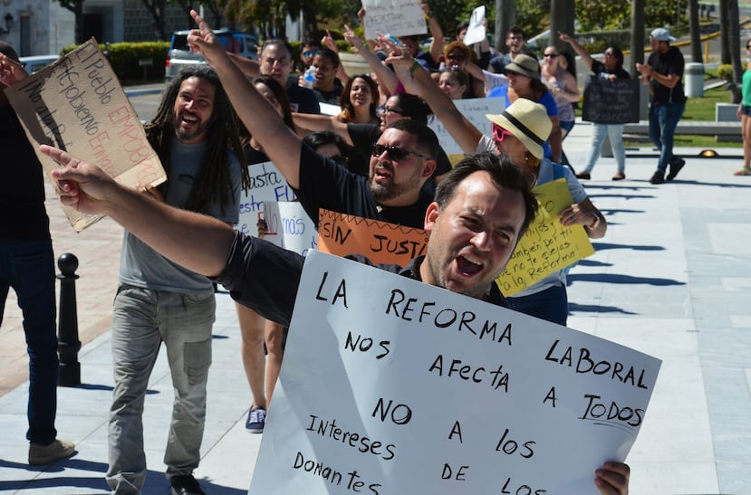 La actividad, convocada para la 1:00 p.m., coincidió con otra manifestación, convocada también en protesta al nuevo estatuto.