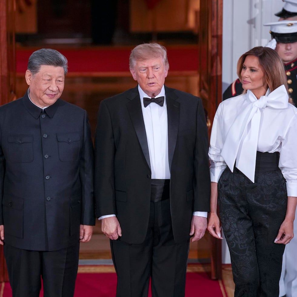 Xi Jinping y Donald Trump (al centro) cenan esta noche en el Salón Este de la Casa Blanca.