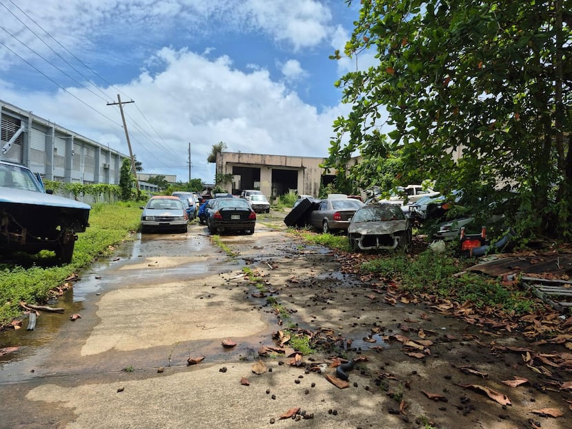 Los autos estaban en las instalaciones de esta antigua fábrica.