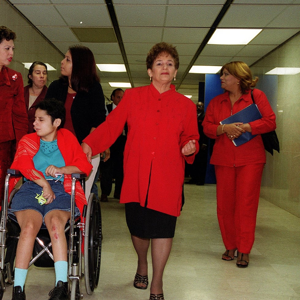 En 2002, el Tribunal de San Juan emitió una sentencia parcial por estipulación, que establece las tareas con las cuales el Departamento de Educación debe cumplir para servir de forma apropiada a los niños de Educación Especial.