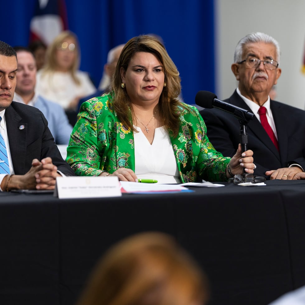 Acompañada de alcaldes populares y novorprogresistas, la gobernadora Jenniffer González vetó el jueves el Proyecto de la Cámara 420, que eliminaba el impuesto al inventario a partir del año contributivo 2028.