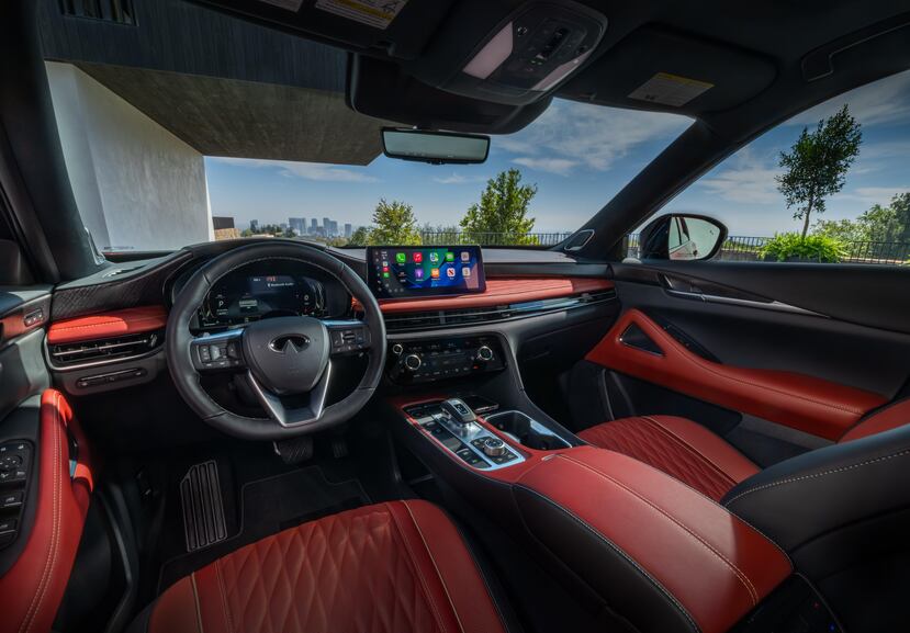 La nueva QX65 cuenta con dos modalidades Autograph y Sport y en su interior provee diversas amenidades desde una pantalla táctil con las herramientas de Google hasta conexiones para Apple CarPlay y Android Auto.