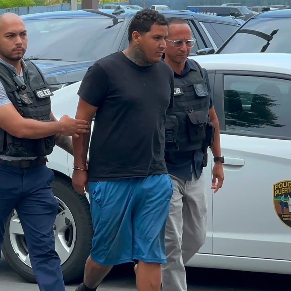 La Policía trasladó a los detenidos en el allanamiento en Salinas al Cuartel General de la Policía en Hato Rey.