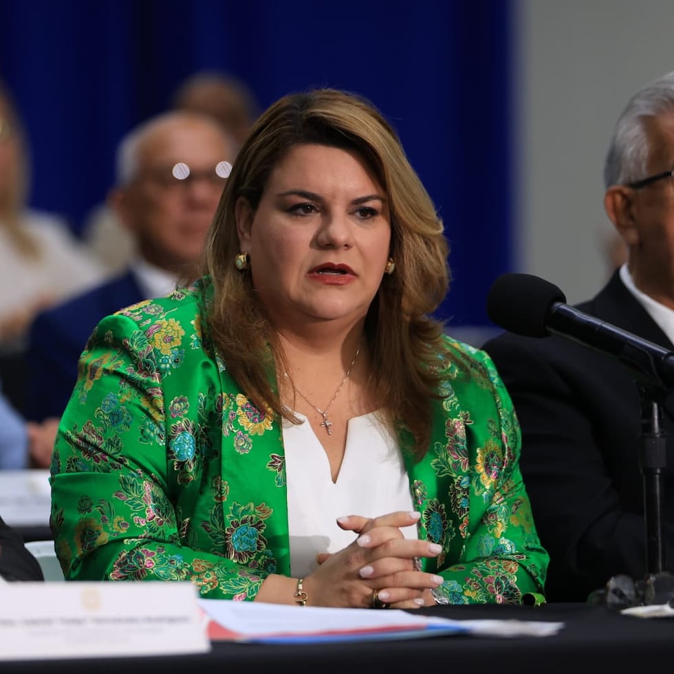 Jenniffer González (center) will resubmit the bill as it was originally filed, without considering the elimination of the tax.
