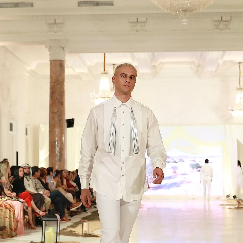 El diseñador Luis Antonio presentó su nueva colección Sabbia como parte de San Juan Moda