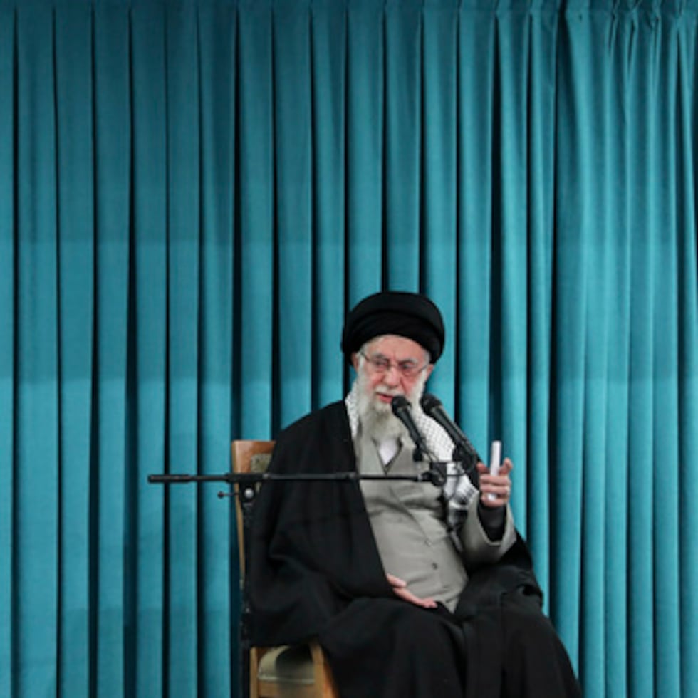 Los medios estatales iraníes informaron de la muerte a primera hora del domingo, tras un gran ataque lanzado por Israel y Estados Unidos.