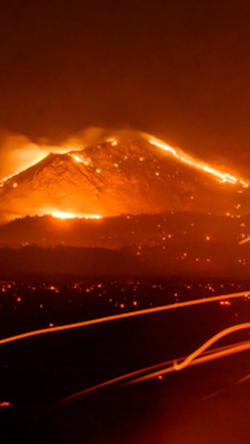 El incendio "Bug Fire" arrasó un área cerca de Doyle, en una zona no incorporada del condado de Lassen, en California, el 13 de agosto de 2026.