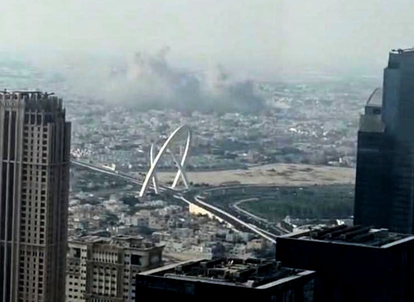 Sale humo tras una explosión en Doha, Qatar, el 9 de septiembre del 2025. (UGC via AP)
