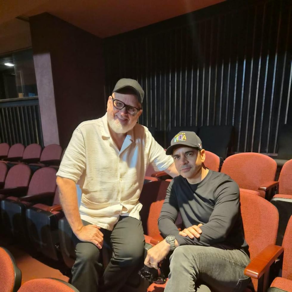 Edwin Cedeño, director artístico de la pieza junto al actor panameño Leo Almengor.