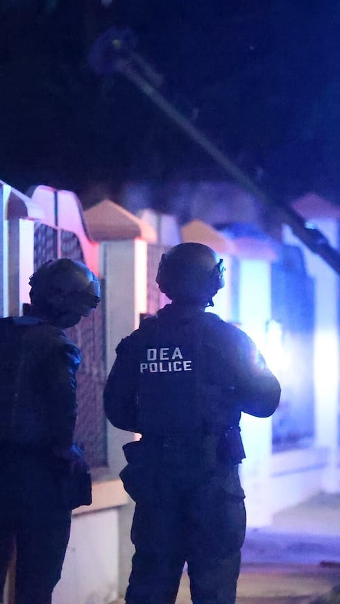 Las autoridades federales diligencian 17 órdenes de arresto en la madrugada de hoy, miércoles, en el área oeste de Puerto Rico.