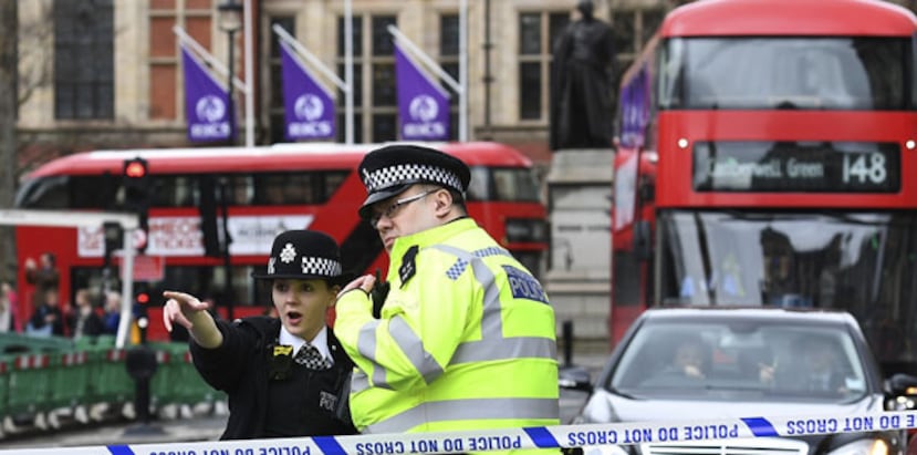 La ministra del Interior, Amber Rudd, escribió el domingo en el diario Sunday Times que quienes usen líquidos nocivos como armas deberían "sentir todo el peso de la ley". (EFE)