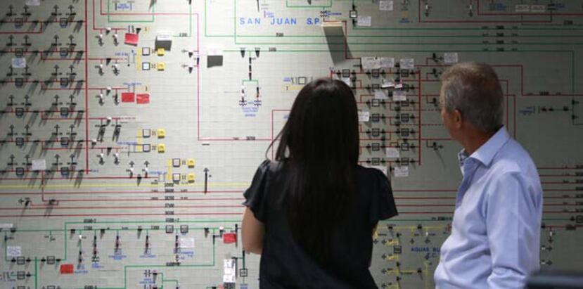 Durante la inspección ocular, los representantes tuvieron la oportunidad de presenciar cómo opera el Centro de Control Energético de Monacillos. (angel.rivera@gfrmedia.com)