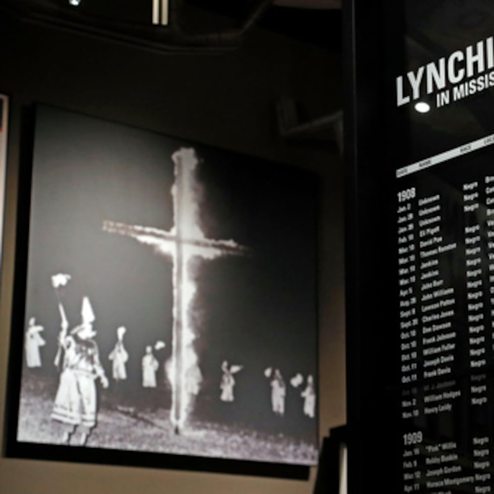 Los funcionarios afirman que se tardarán meses en procesar todos los materiales.