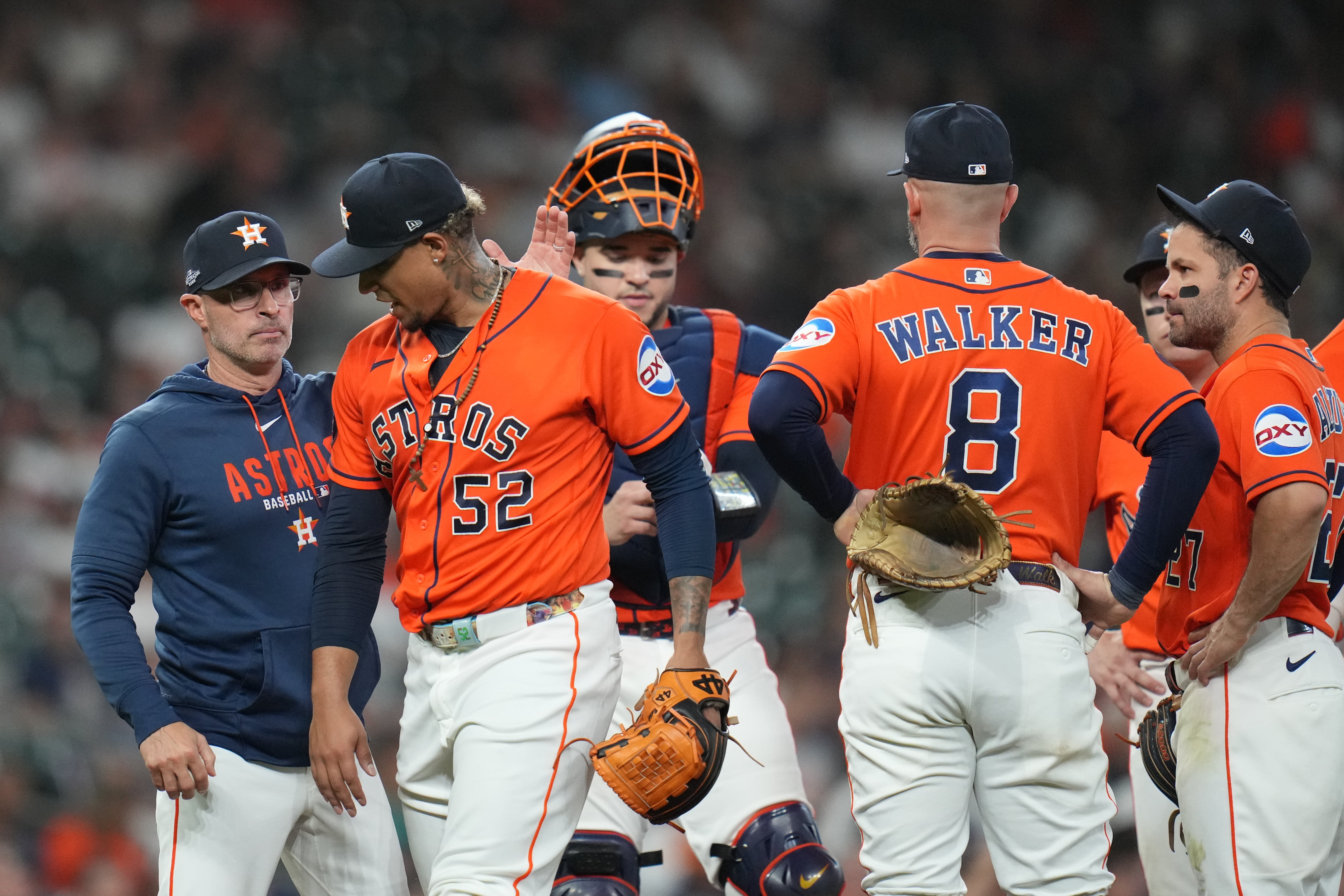 El dirigente Joe Espada y los Astros son barridos por los White Sox en la serie de comodines