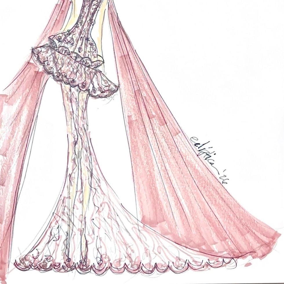 Por su parte, el diseño de Eclíptica destaca por su silueta sofisticada y femenina, una estructura tipo corsé que estiliza la figura, acompañado de delicados bordados que aportan textura y romanticismo al vestido