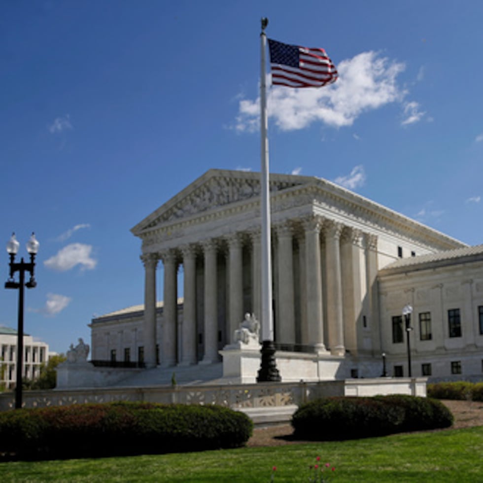 La sentencia de 6-3 anuló el requisito de la Ley del Derecho al Voto de que los distritos se trazaran de forma que los votantes de las minorías tuvieran la oportunidad de elegir a los representantes de su elección.