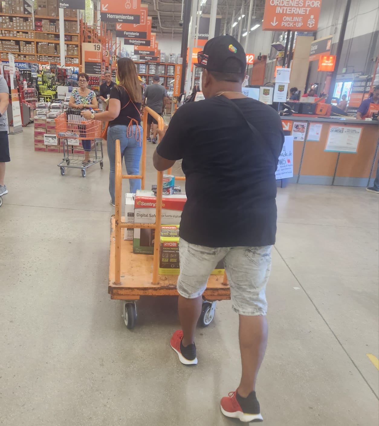 Imagen de la cobertura de: Avanza el proceso de permisos para un nuevo Home Depot