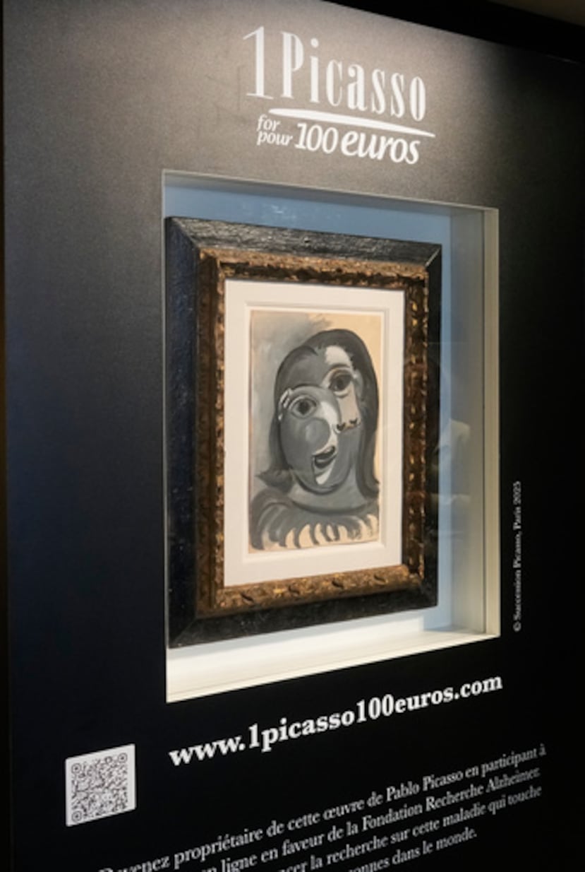 La Cabeza de mujer de Pablo Picasso, pintada en 1941, se presenta en París, el viernes 10 de abril de 2026, antes de una lotería en la que se sortea el cuadro para recaudar fondos para la investigación del Alzheimer. (AP Photo/Michel Euler)