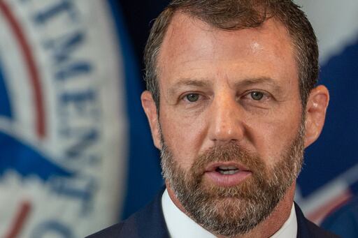 Imagen de la cobertura de: Cuestionamientos a Markwayne Mullin como jefe de Seguridad Nacional tras muertes en intervenciones de ICE