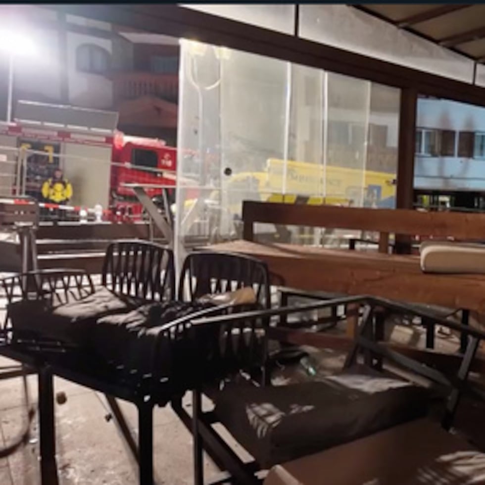 Interior del edificio donde se declaró un incendio que dejó muertos y heridos, durante la celebración de Año Nuevo, en Crans-Montana, Alpes suizos, Suiza, jueves 1 de enero de 2026. (Policía Cantonal de Valaisanne vía AP)