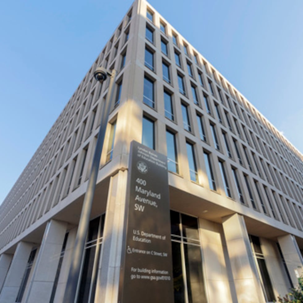 A la larga, el Departamento del Tesoro asumirá la responsabilidad de todos los préstamos estudiantiles, según el acuerdo.