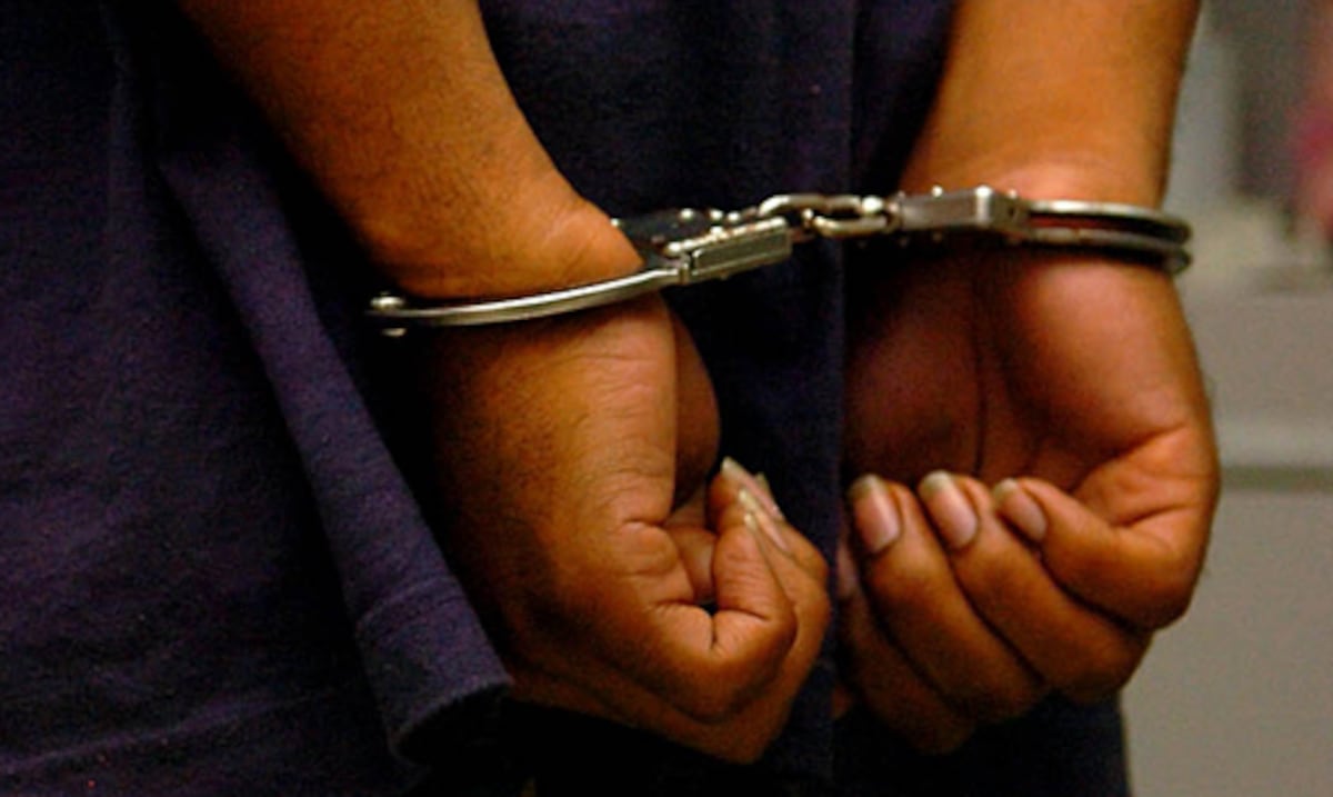 Hallan causa para arresto contra hombre que supuestamente asesinó a su madre en Aguada