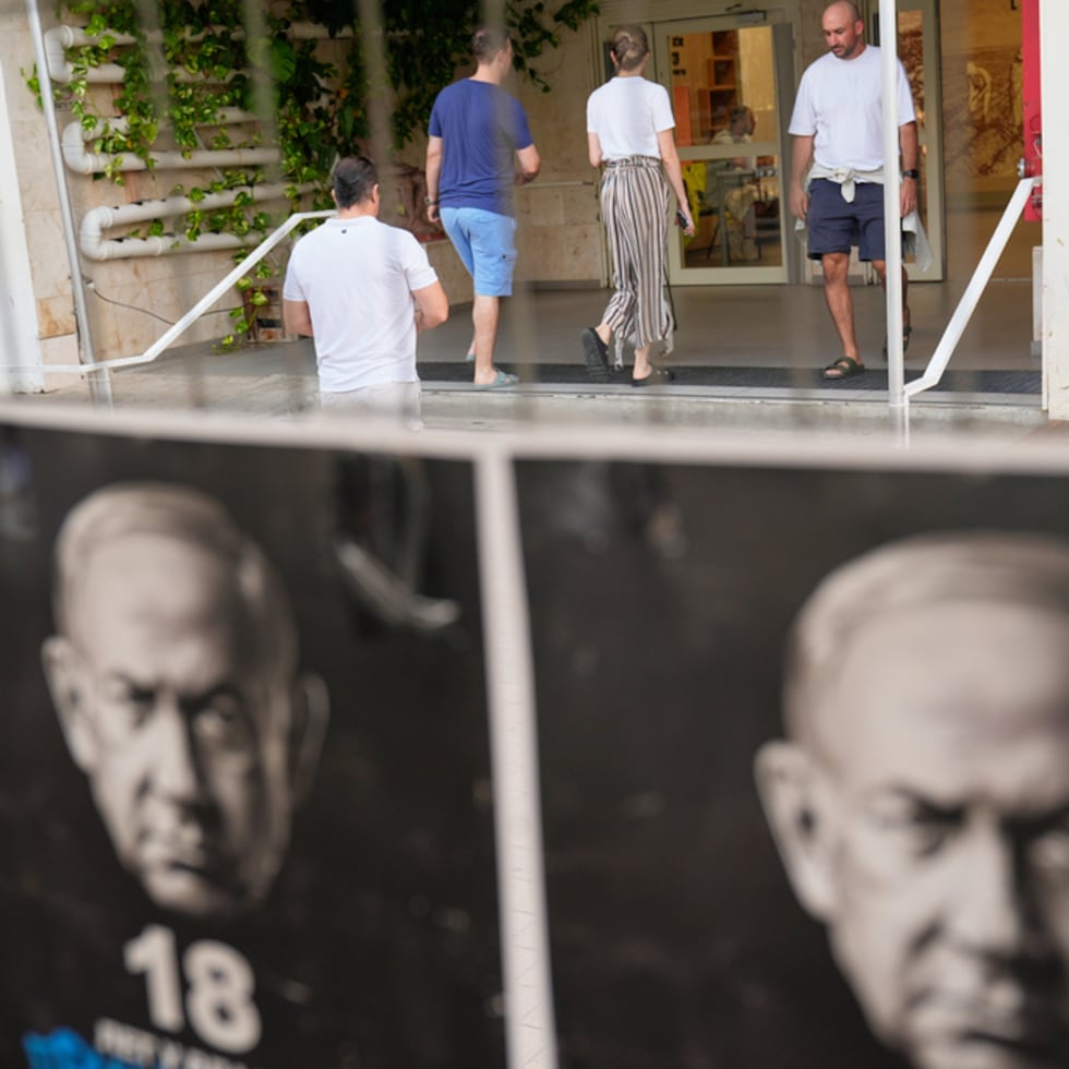 Voters arrive to cast their ballots in Israel's general election, in Tel Aviv, Israel, Tuesday, Oct. 27, 2026. (AP Photo/David Goldman)